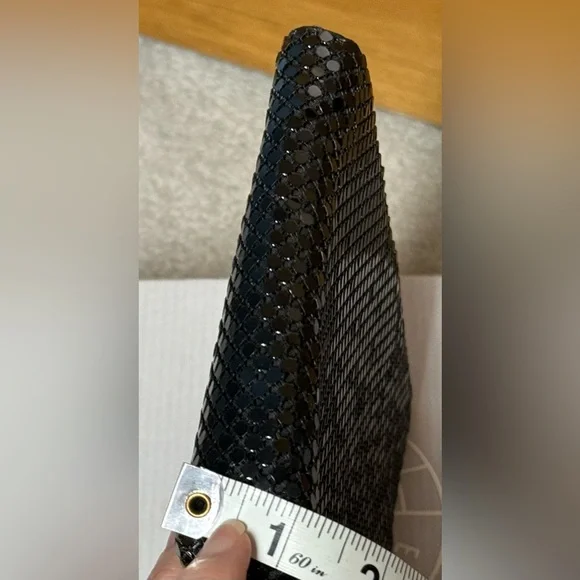 Black metal mesh evening bag with long over shoulder chain handle - Picture 8 of 8